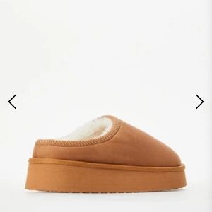 Shoe Dazzle Cozy Tan Slip-On Slippers